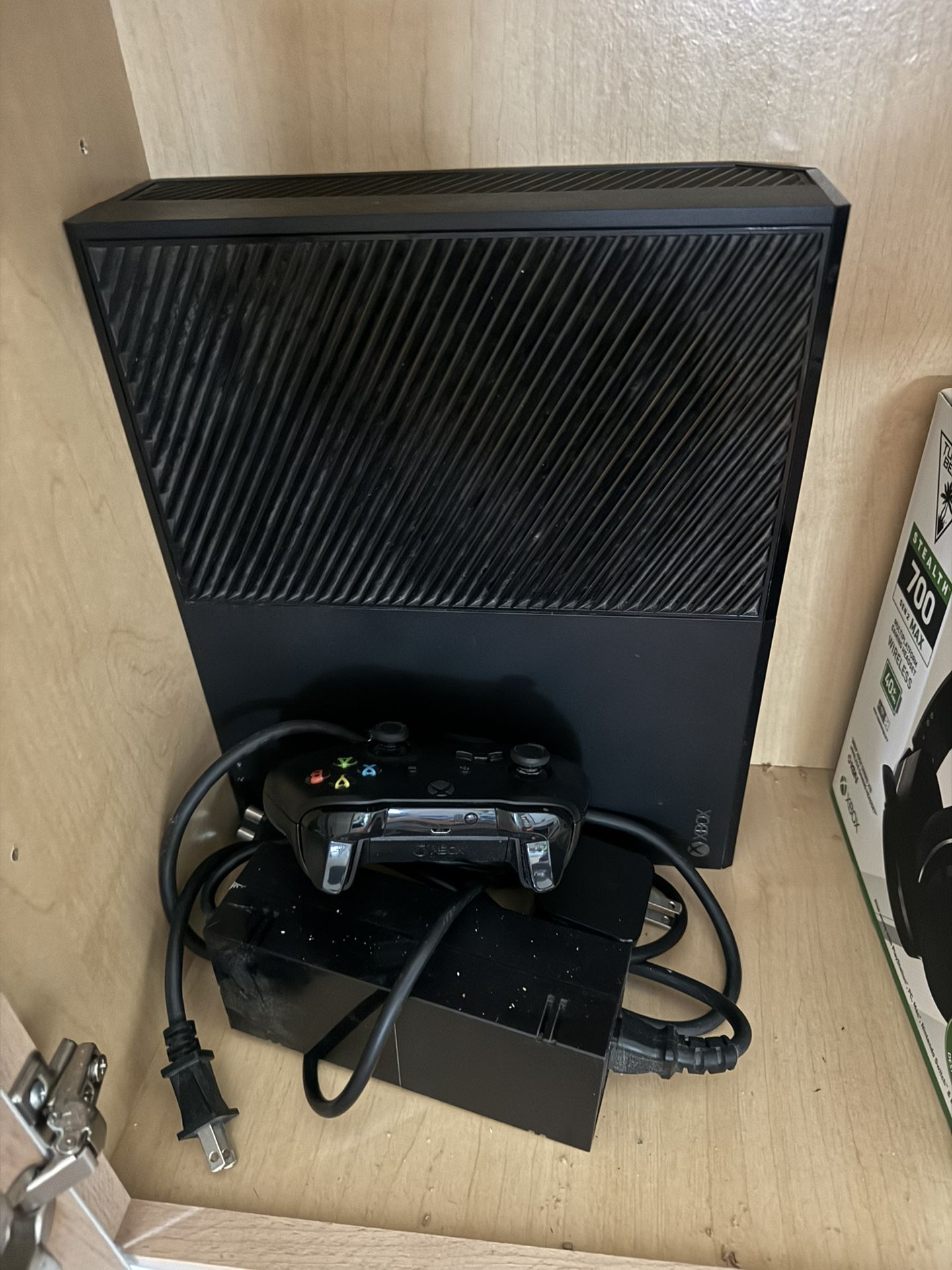 Xbox 1 W/ Connect 
