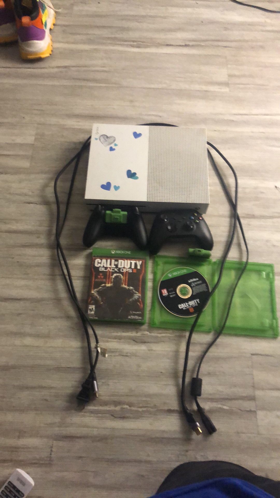 Xbox 1+2 Controller/Battery Packs+ 2 Games 