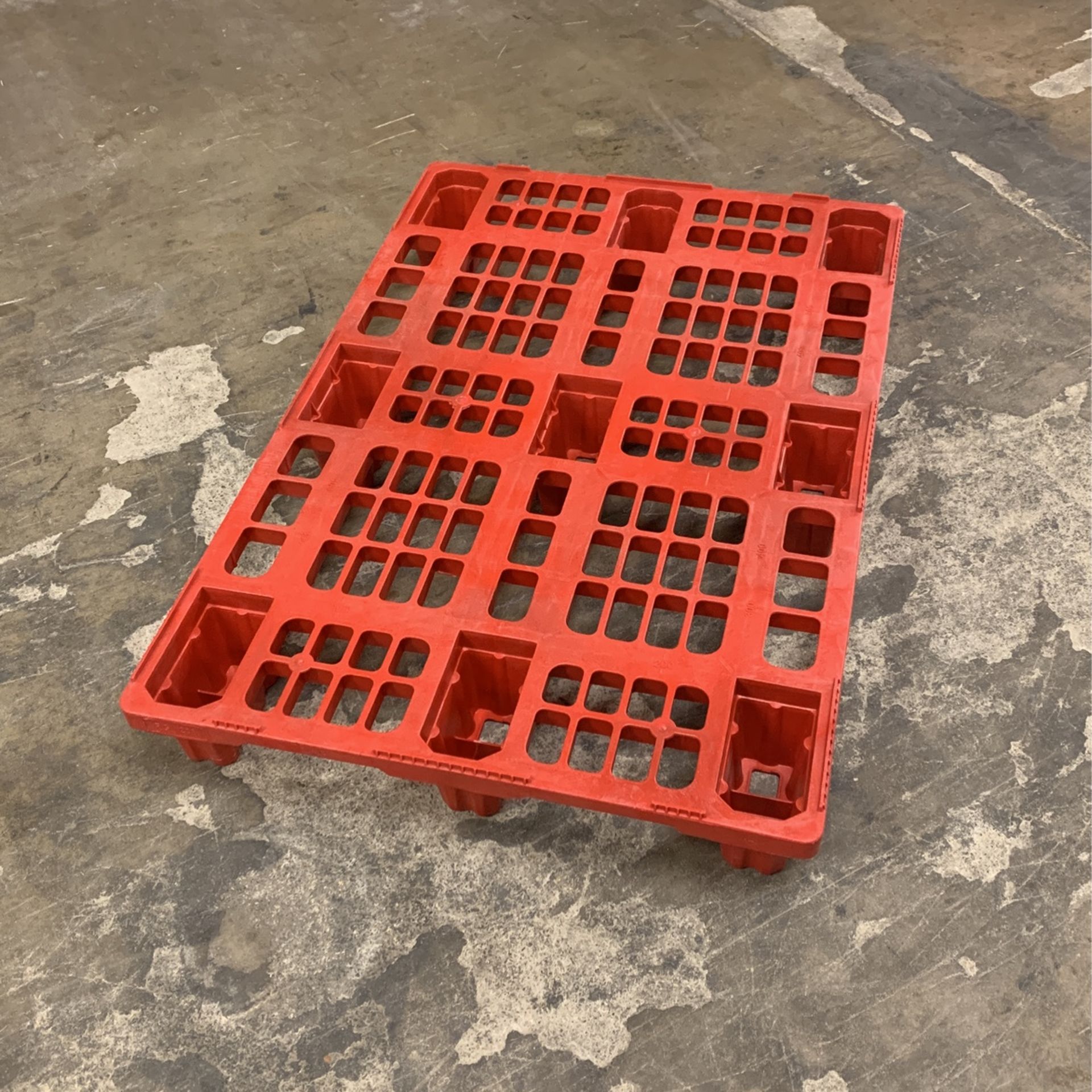 Red Plastic Pallet for Sale in San Antonio, TX OfferUp