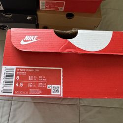 WMNS Nike Dunk Low