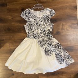 Brand new womans Bailey Blue brand White Dress Up For Sale  