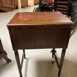 Vintage In-table Sewing Machine