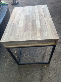 Lifting desk