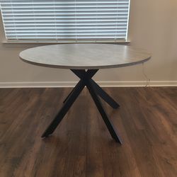 Round dinning table
