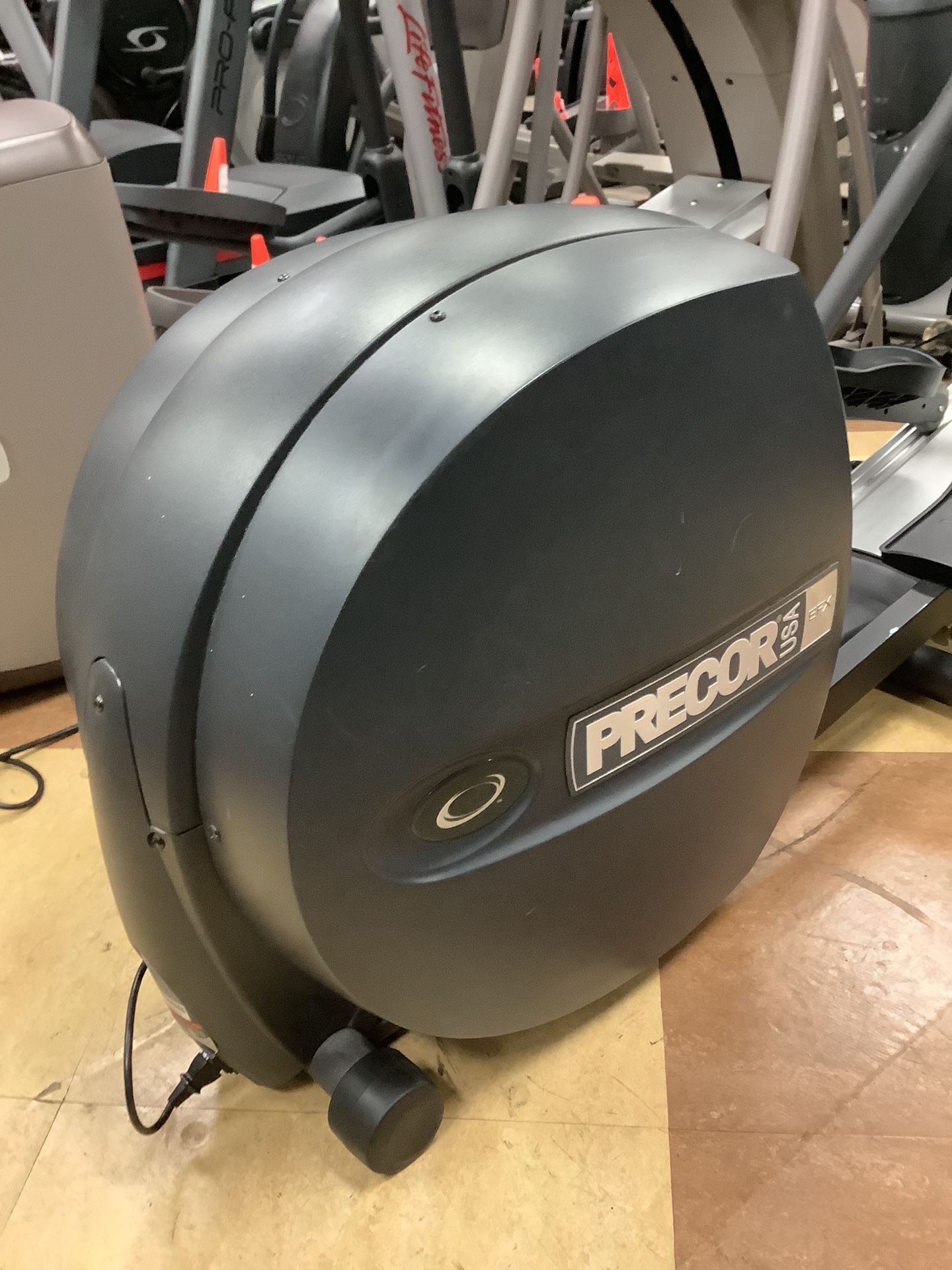 Precor EFX 5.21 Elliptical (retails at 2,999) for Sale in Phoenix, AZ