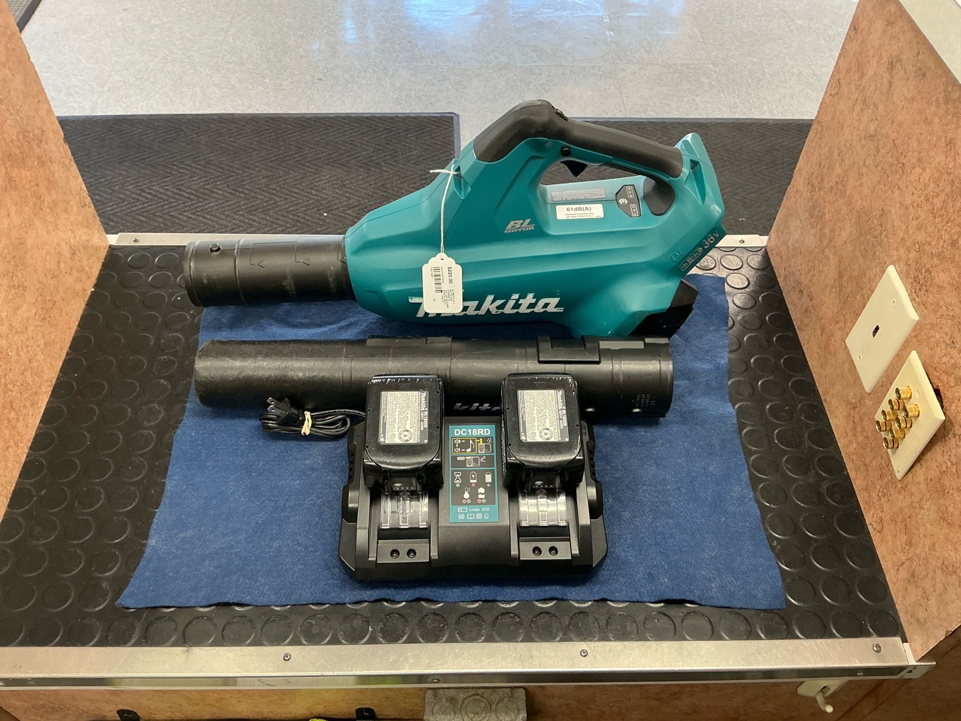 Makita Brushless Leaf Blower (XBU02)