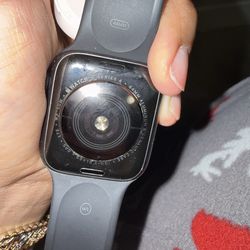 Apple Watch Series 4 – 44mm (GPS) – Includes Charger + M/L Band