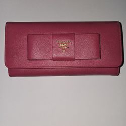 Authentic Prada Pink Saffiano
Leather Pink Bow Wallet