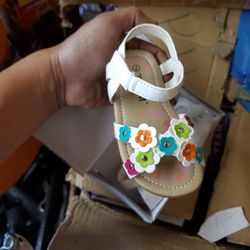 Sandels For Women And Girls Must Take All Sandles