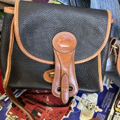 VINTAGE DOONEY BOURKE ESSEX CROSSBODY USA