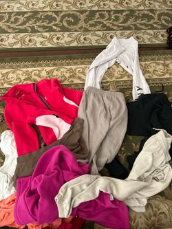 Woman’s clothes!! $5 OBO (more in profile!)
