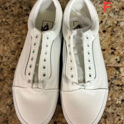 WOMEN’S VANS SHOES - SIZE 9