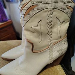 Killer Cowgirl Boots..Size 9 ...DOLCE VITA 