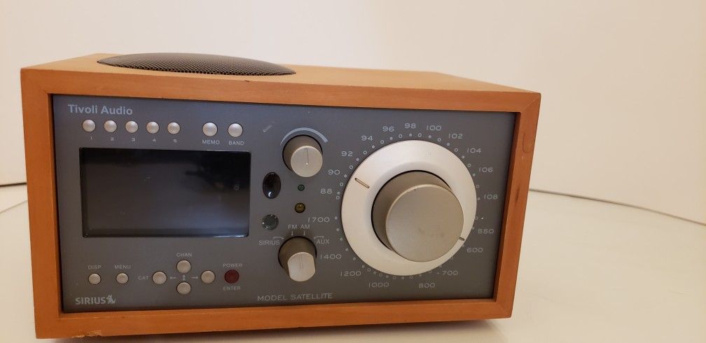Tivoli Satellite SIRIUS AM/FM Table Radio
