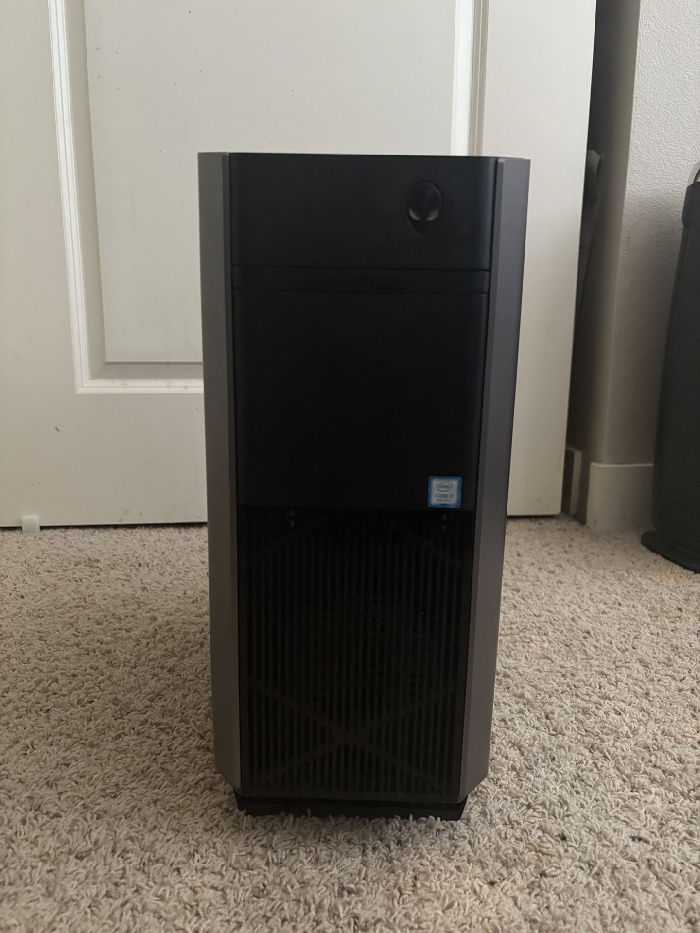 Alienware Aurora R7 1TB, 16GB RAM, GeForce GTX 1070, I7 8700 With Windows 11