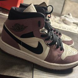 Wmns Air Jordan 1 Mid SE 'Berry Pink'