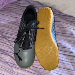Puma indoor soccer shoes(Size 6.5)