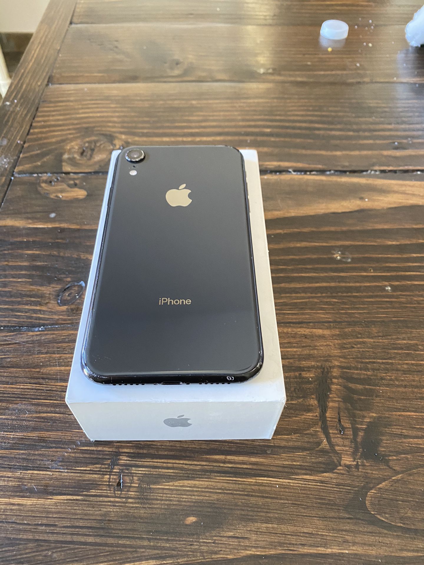All black iPhone XR 64gb ... can be used with at&t cricket unlocked. Hablo español para AT&T cricket h20