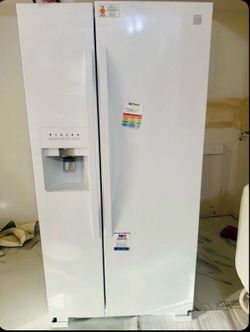 Kenmore Newer Fridge 36”
