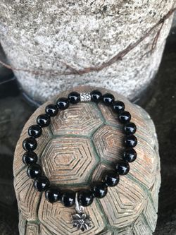 Onyx semiprecious gemstone stretch bracelet with flower charm