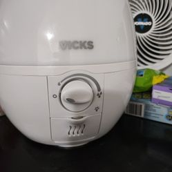 Vicks Humidifier – Like New