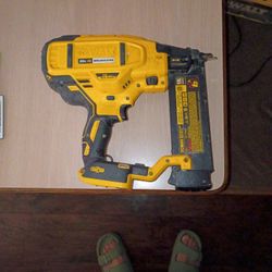 DeWalt Brad Nailer 20vXR