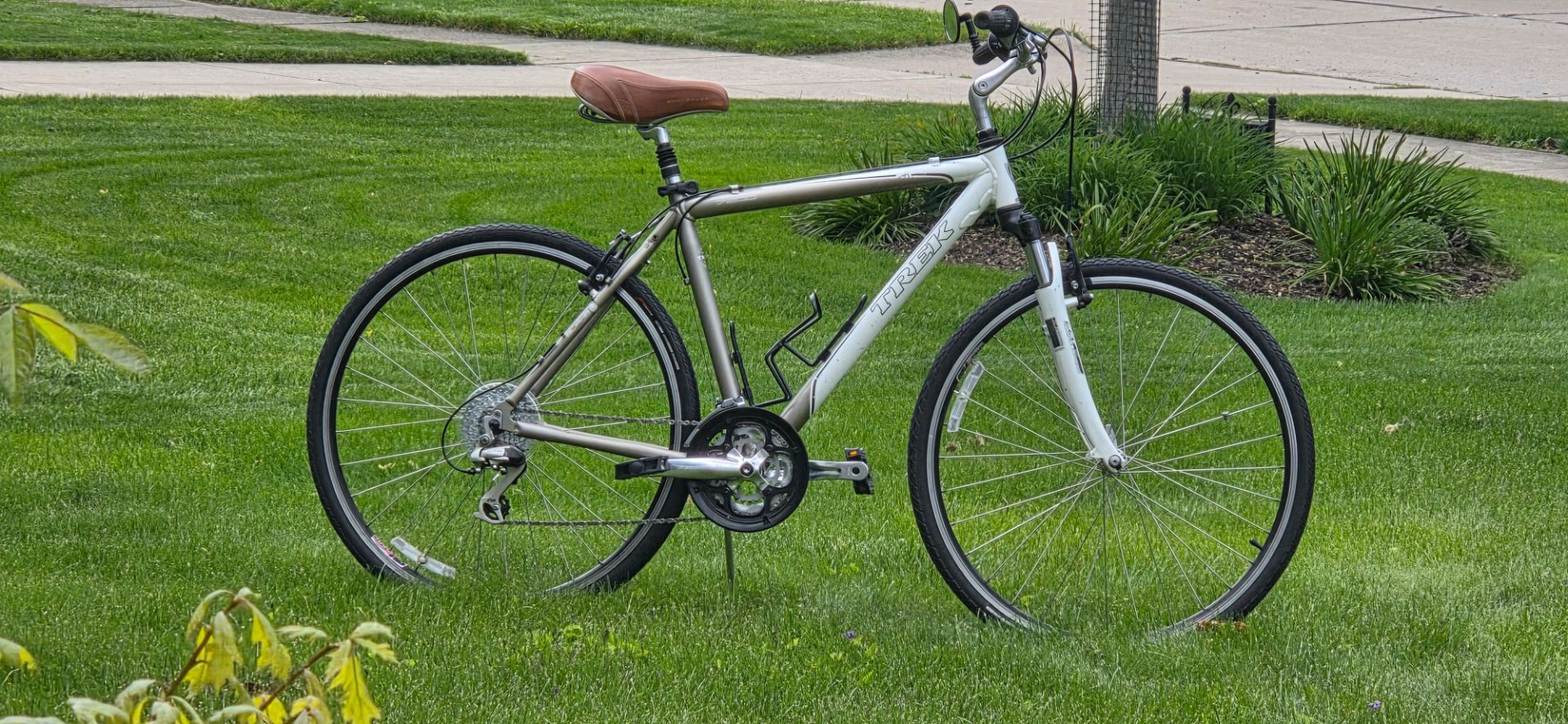 TREK 7200 HYBRID - LARGE FRAME - 24 SPEED - TUNED AND SERVICED READY
