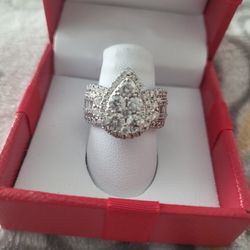 10K WHITE GOLD DIAMOND RING SIZE 6