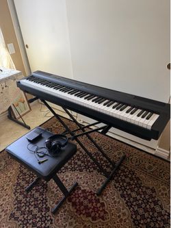 Excellent Yamaha keyboard P-125 - complete set