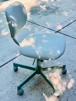 Green Mesh Office Chair with Wheels