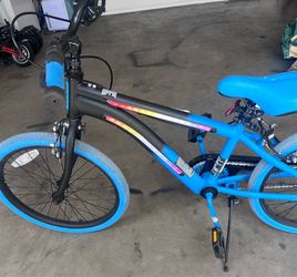 20 inch Jetson Light Rider Kids Bike - Blue with  LED Lights - good condition