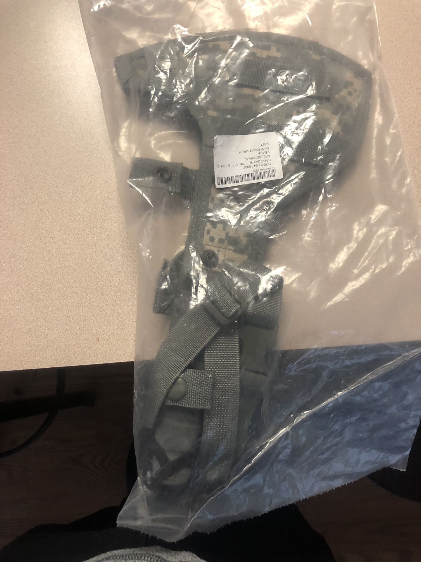 Tomahawk axe with sheath