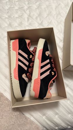 Adidas Low-Top Sneakers Black and Pink