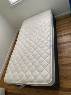 Serta Hallworth Twin Mattress Set Stain Free for Sale in Lincoln