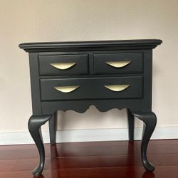 Accent or entry table 