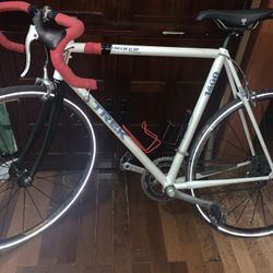 Trek 1400 Aluminum Bike With Carbon Fork  PRICE IS NEGOTIBLE 