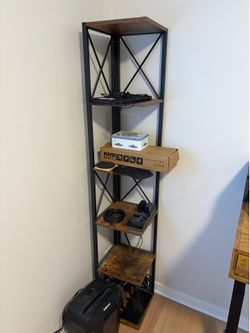 Corner bookshelf