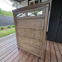 Dresser Chest