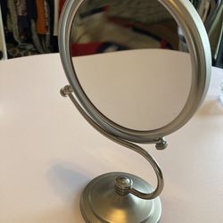 Makeup mirror 