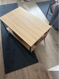 Coffee table comes with 3 wicker baskets