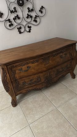 Two drawers chest
