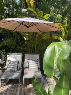 ☂️ Large Cantilever Outdoor Patio Umbrella with Heavy-Duty Base ☂️