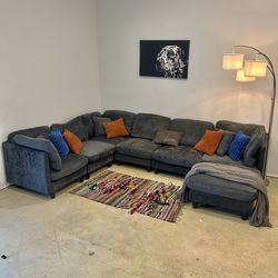 New Modular Sectional  Couch 