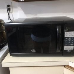 Very Good Condition Oster Microwave 