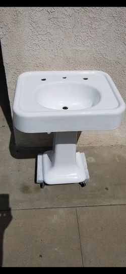 Vintage pedestal sink