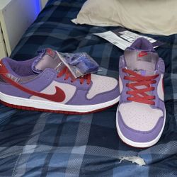 NIKE DUNK LOW PLUM  (WILL NEVER FIND THESE AGAIN) In This Good Of Condition 