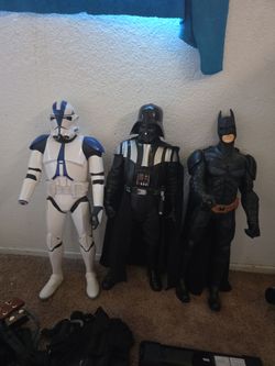 Star wars figures with lighsabers