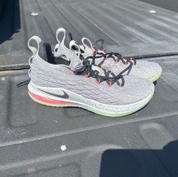 Nike LeBron 15 Low Melon SIZE US Men’s 8.5