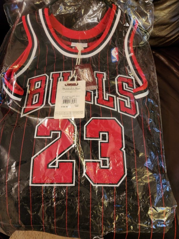 Mitchell & Ness Jordan Throwback Jersey Authentic And Brand New Size M (40)
