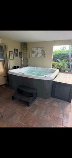 Master Spas Getaway Bar Harbor SE Hot Tub - 5 Person / 25 Jets
